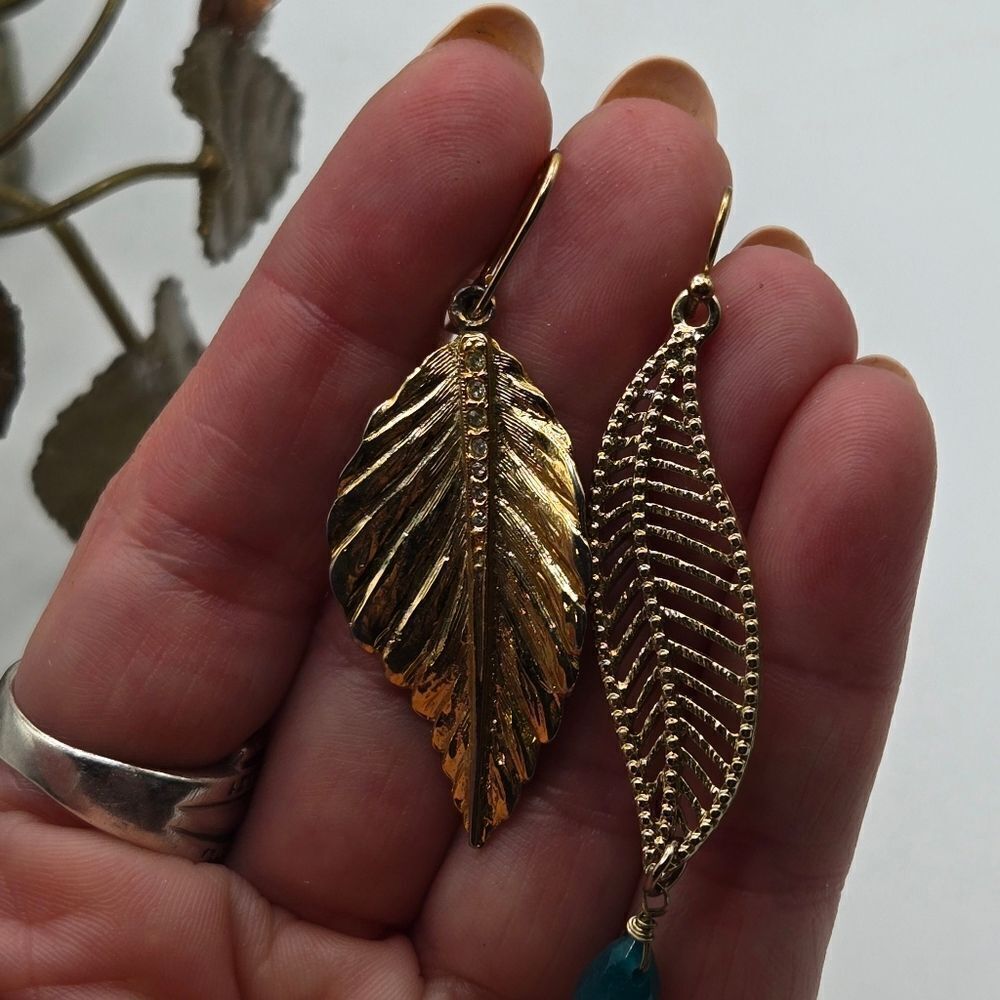 "5/$25" Goldtone Faux Turquoise Necklace & Mismatched Feather Dange Earrings - Picture 9 of 11